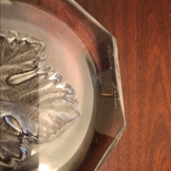 Lalique Crystal Maple Leaf Heavy paper weight - Picture 4 of 5